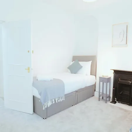 Town Centre House With Parking, Wi-Fi Villa Stafford Exterior photo