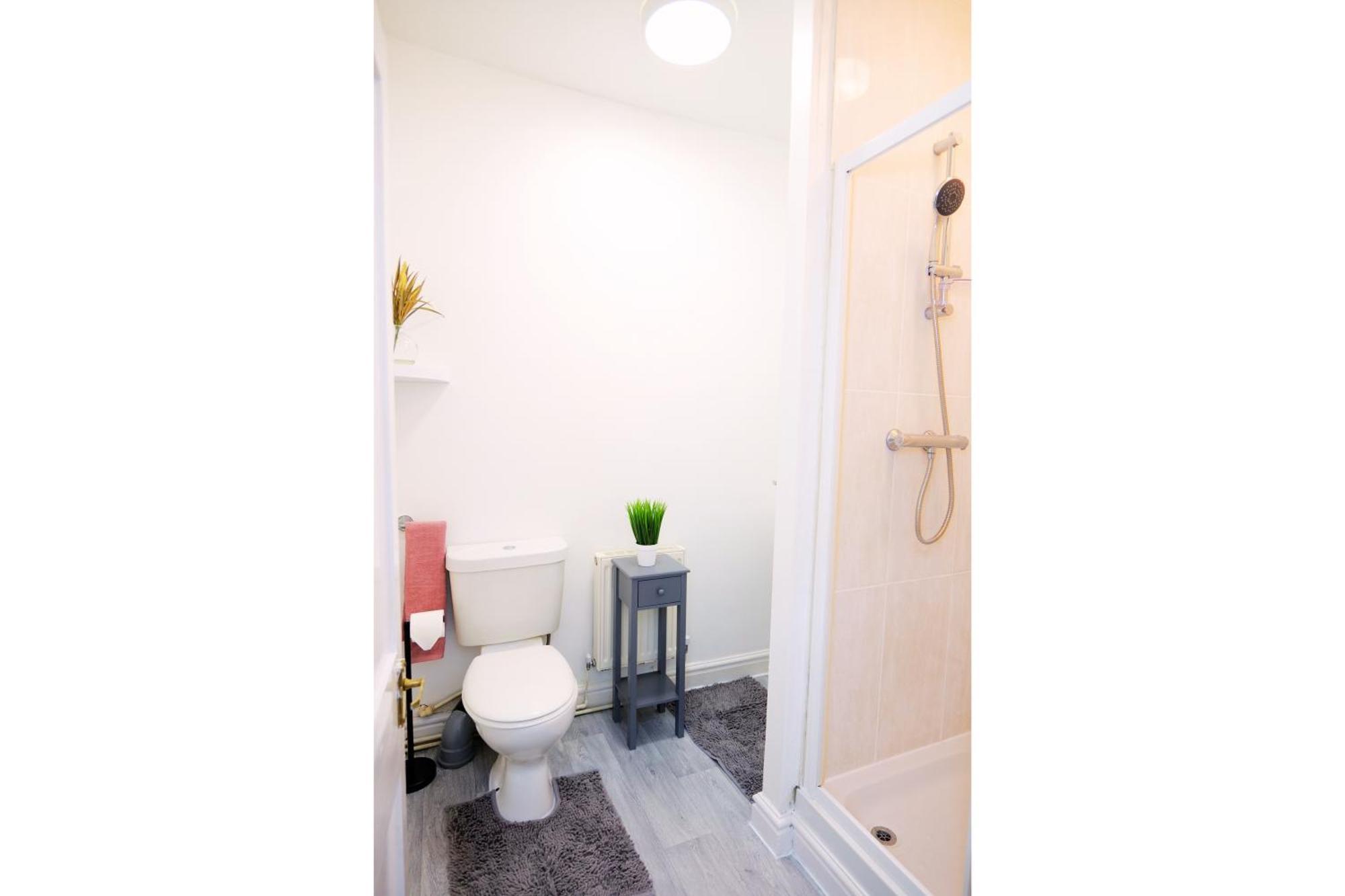 Holiday home Town Centre House With Parking, Wi-fi