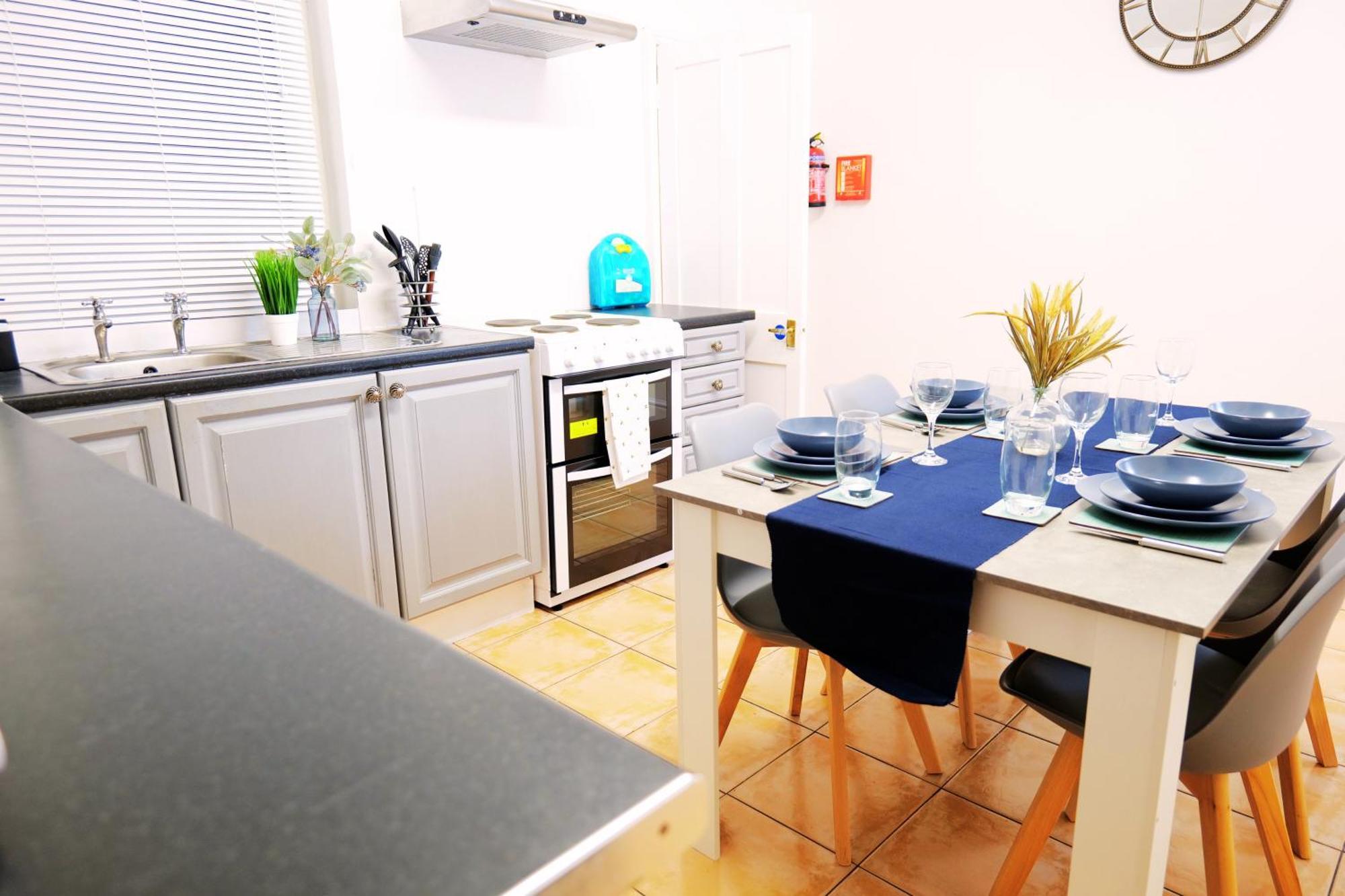 Town Centre House With Parking, Wi-fi *