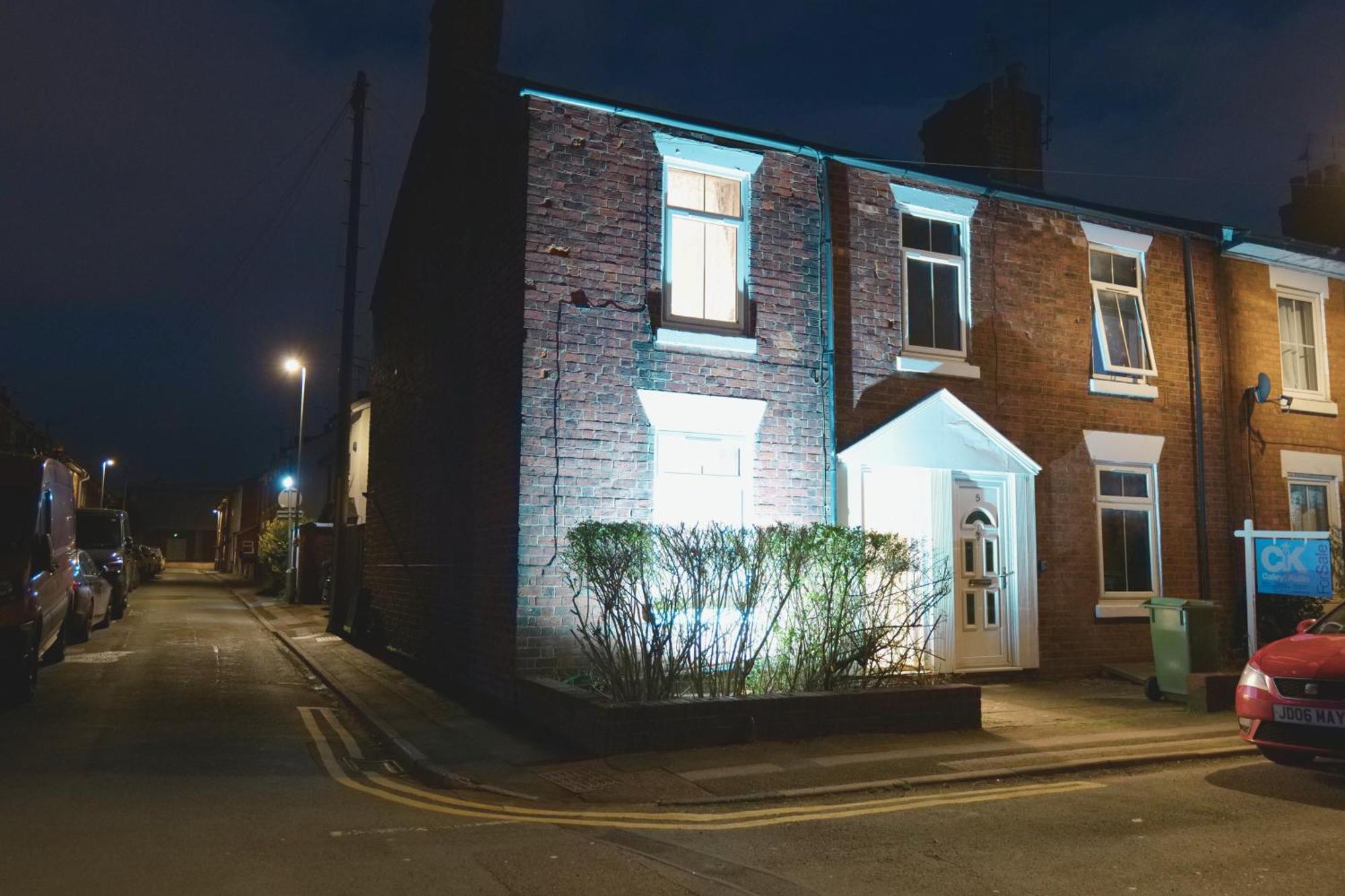 Town Centre House With Parking, Wi-fi * Stafford