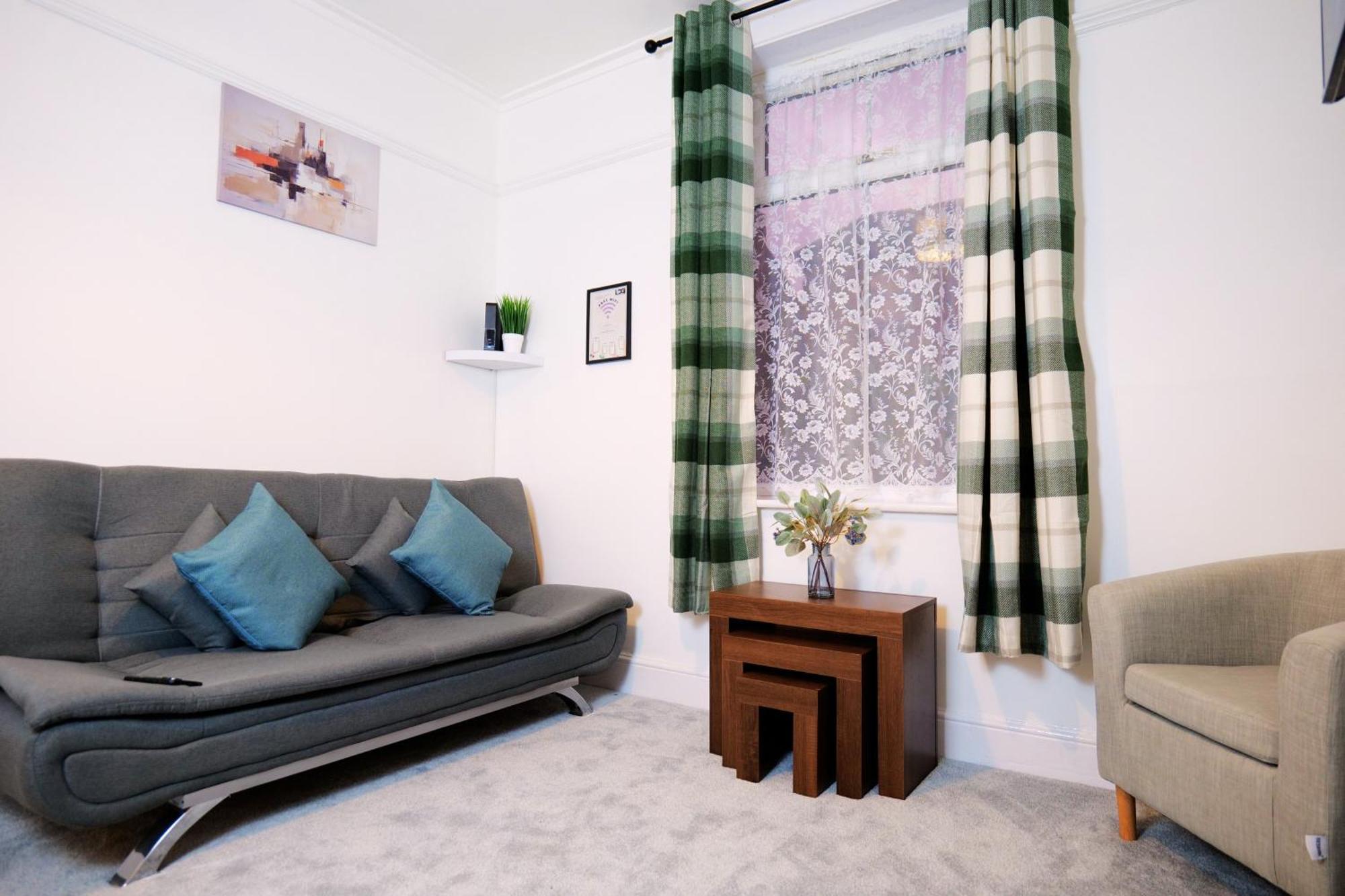 Holiday home Town Centre House With Parking, Wi-fi Stafford