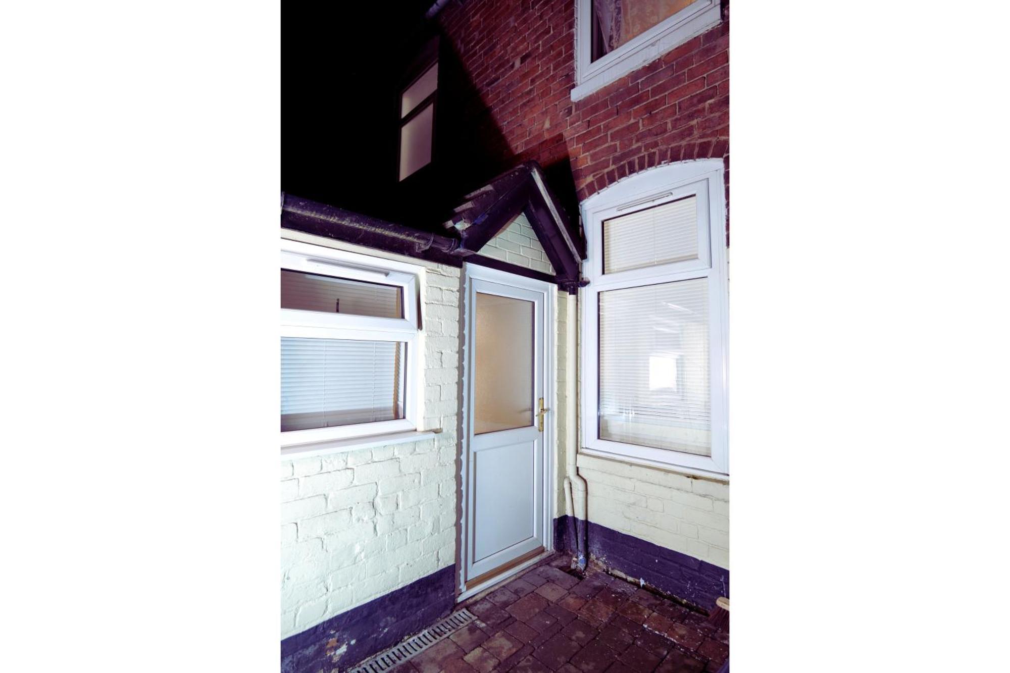 Town Centre House With Parking, Wi-fi Holiday home Stafford